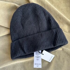 Unworn new aritzia black knitted cashmere beanie hat - one size with tags